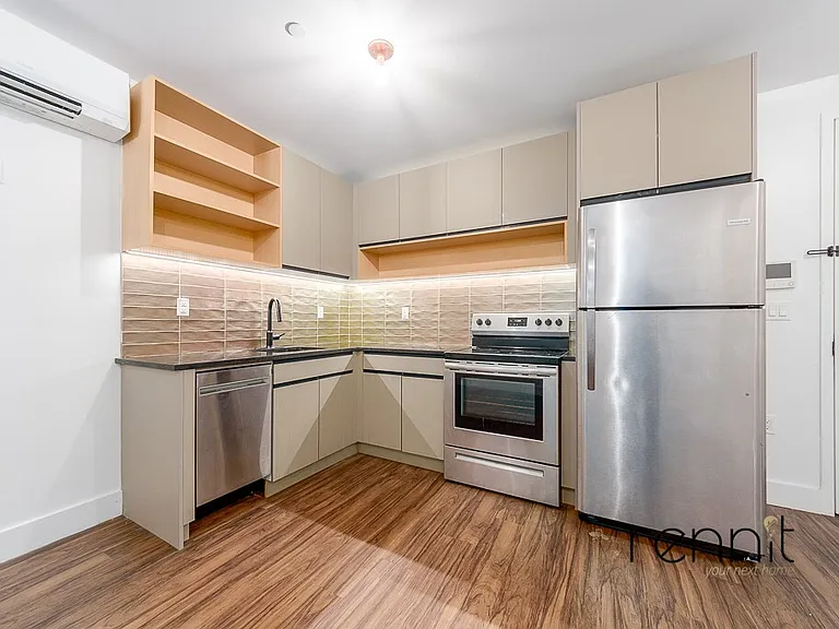 26-24 4th St #610A — Photo 3