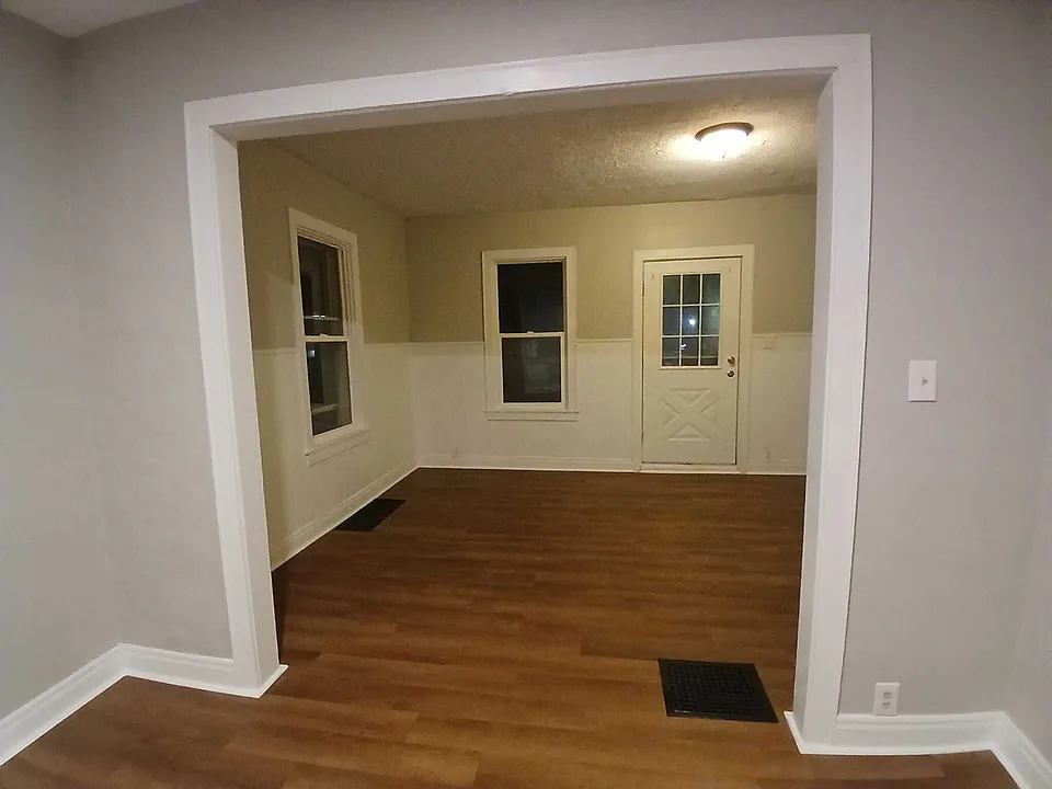 309 W Memorial Dr