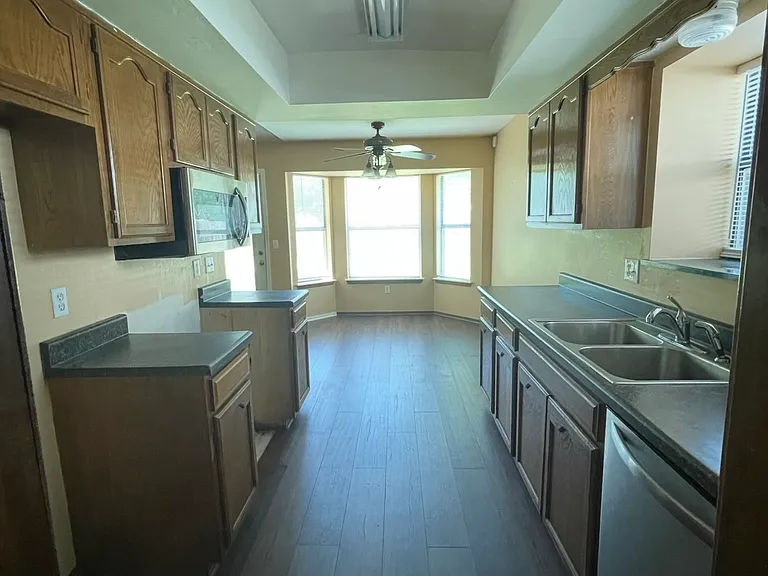 1712 N Aster Ave — Photo 6