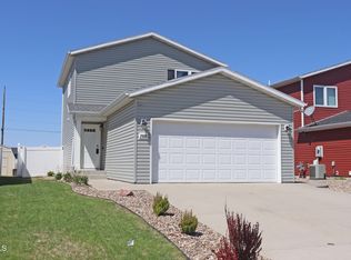 2860 Finley St, Bismarck, ND 58504