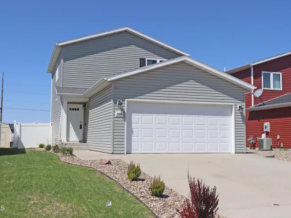 2860 Finley St, Bismarck, ND 58504