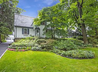 22 Seely Pl, Scarsdale, NY 10583