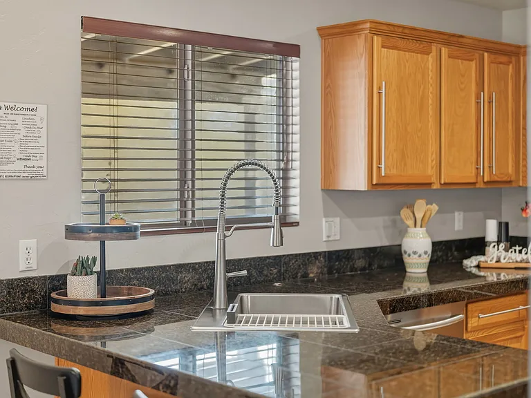 458 W Cedar Chase Dr — Photo 11