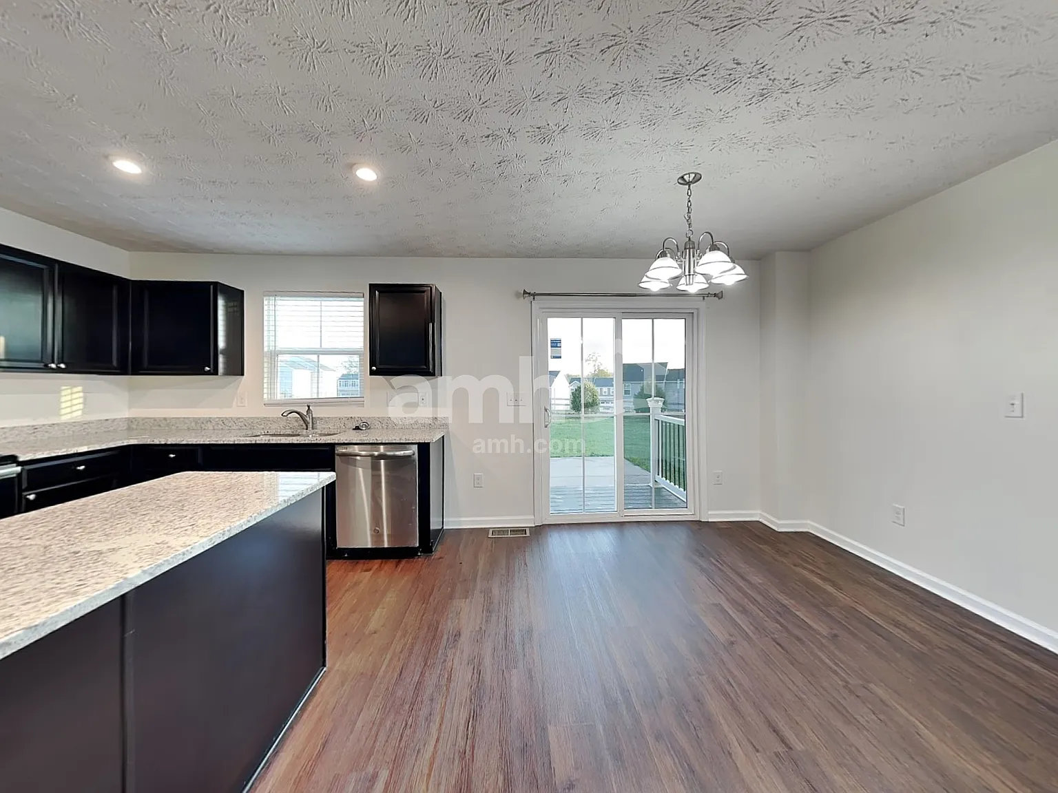 4 bed, 2.5 bath, 1680 sqft, $2,380 — Photo 4