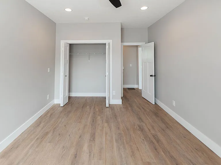 313 W 17th St — Photo 30