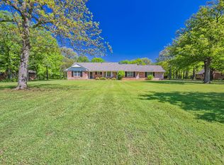 1833 Red Fox Rd, Edmond, OK 73034