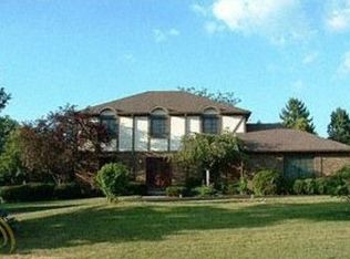 5395 Hollow Dr, Bloomfield Hills, MI 48302
