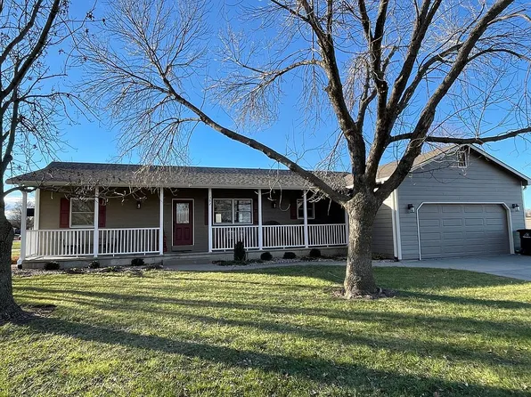 1302 18th St, Wamego, KS 66547