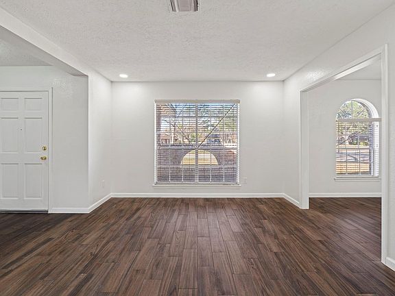 5th image of 15403 Blueridge Rd