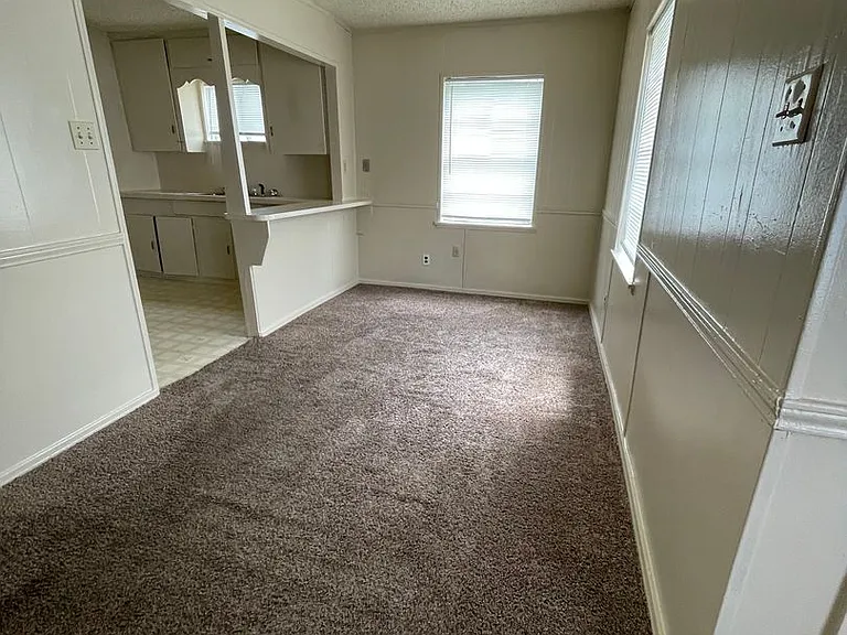 500 Loraine Cir — Photo 3