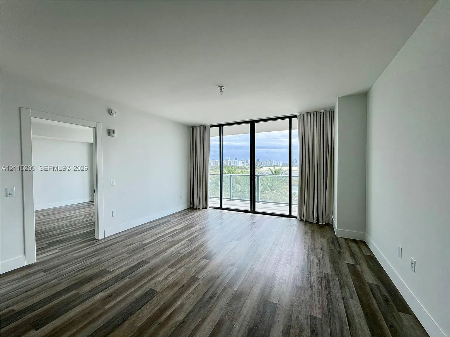 2 bed, 2.0 bath, 1226 sqft, $5,800 — Photo 3