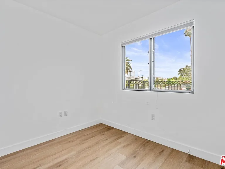 1060 S Bronson Ave #1 — Photo 18