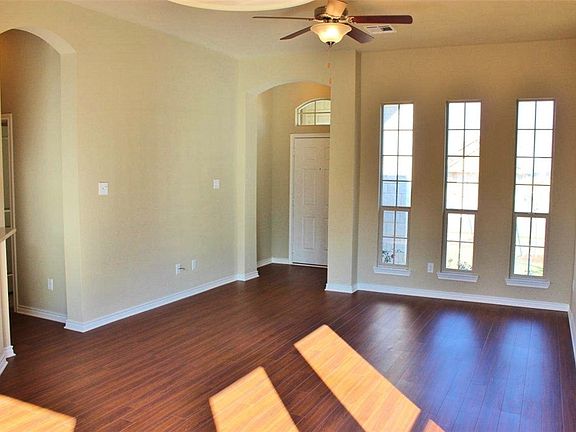 2nd image of 252 Fieldstone Pl
