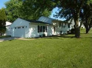 5439 N Pine St, Davenport, IA 52806