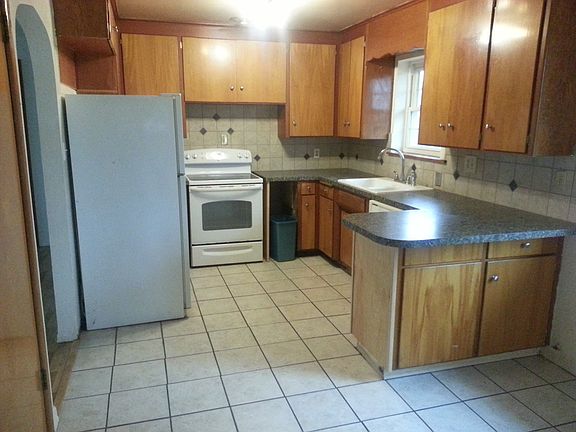 3rd image of 10609 Rowland Ave SW