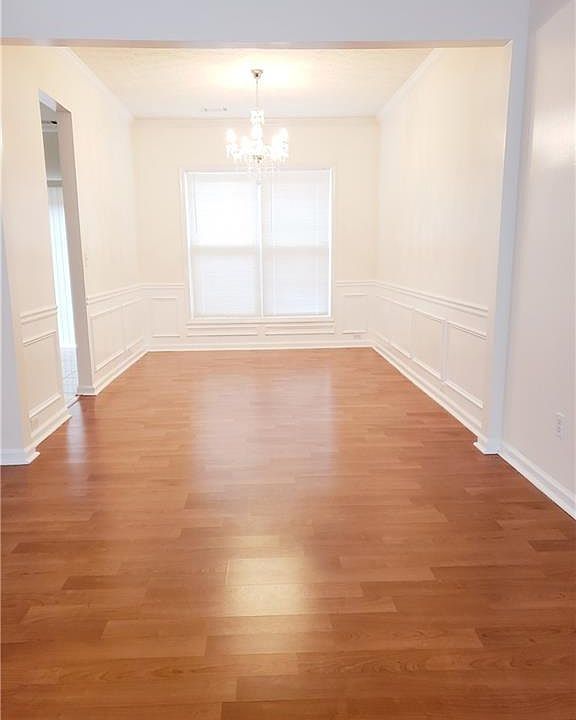 1st image of 135 Laurelton Cir