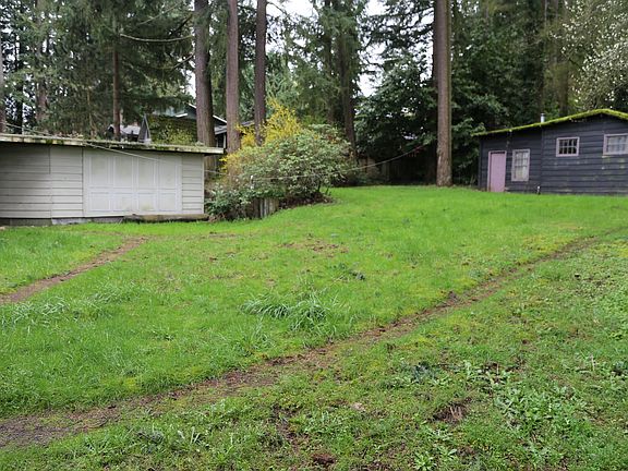 Back lot with outbuildings 