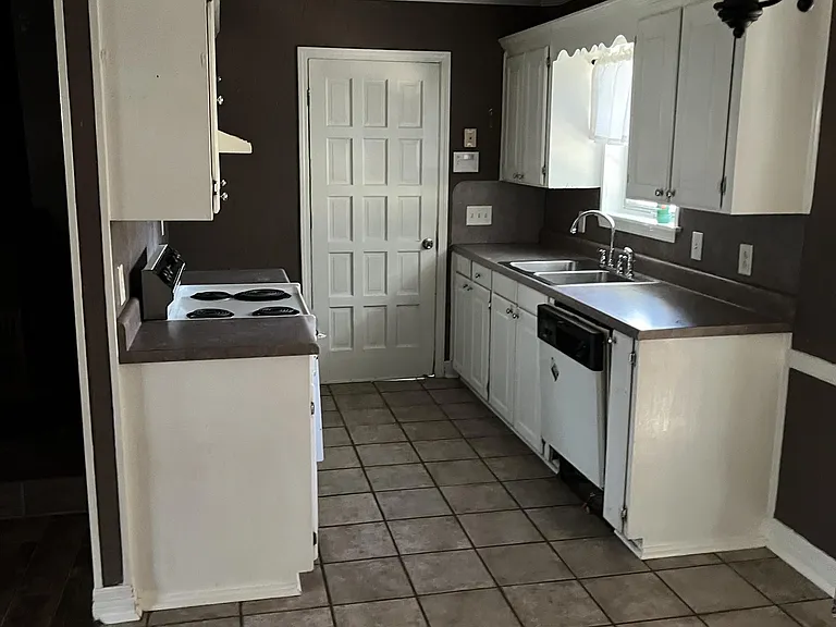 9471 Blom Blvd — Photo 3