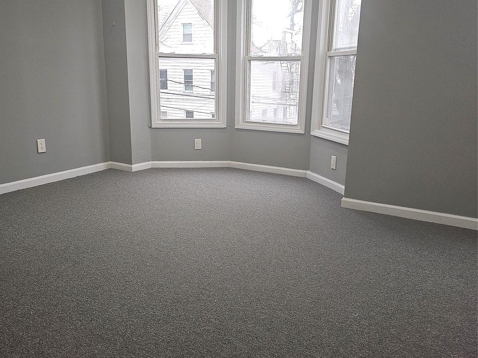 1st image of 135 N 9th Ave Floor 2