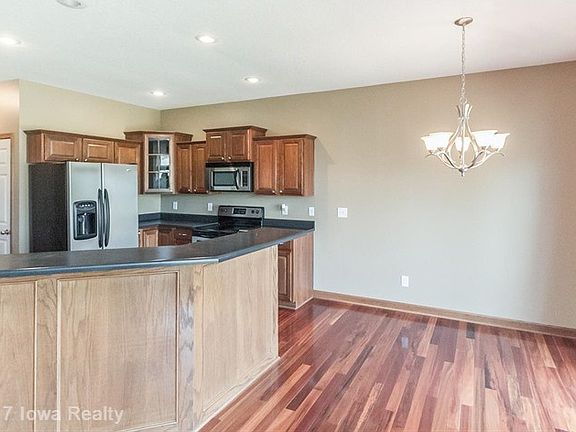 3rd image of 1135 Cedar Dr