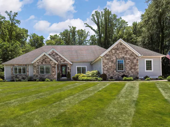 3588 Swan Lake Ln, Erie, PA 16506