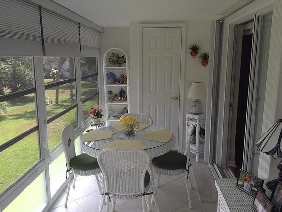 Home For Sale In Cedar Pointe