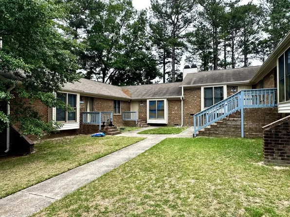 103 Homeplace Ct, Fayetteville, NC 28311