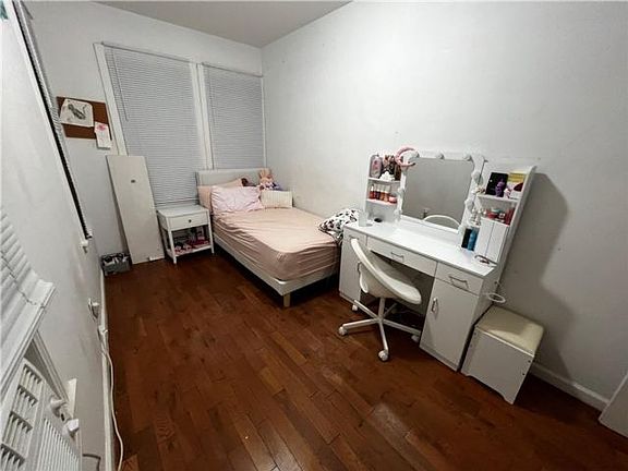 4th image of 2203 E 15th St #1