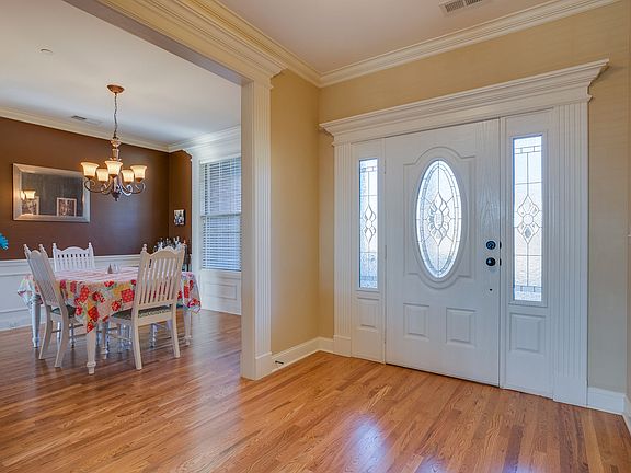 4th image of 1023 Brokencreek Ln