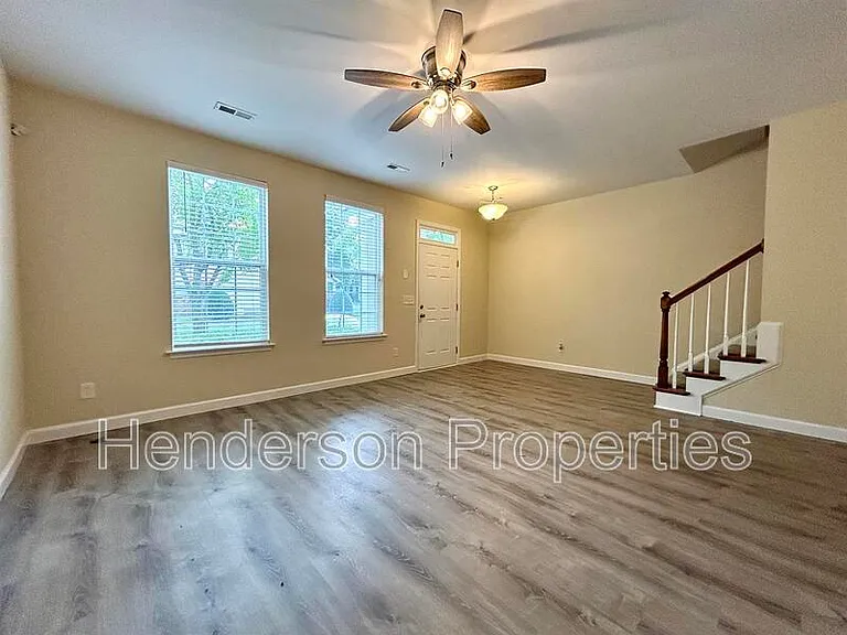 125 Charterhouse Ln — Photo 5