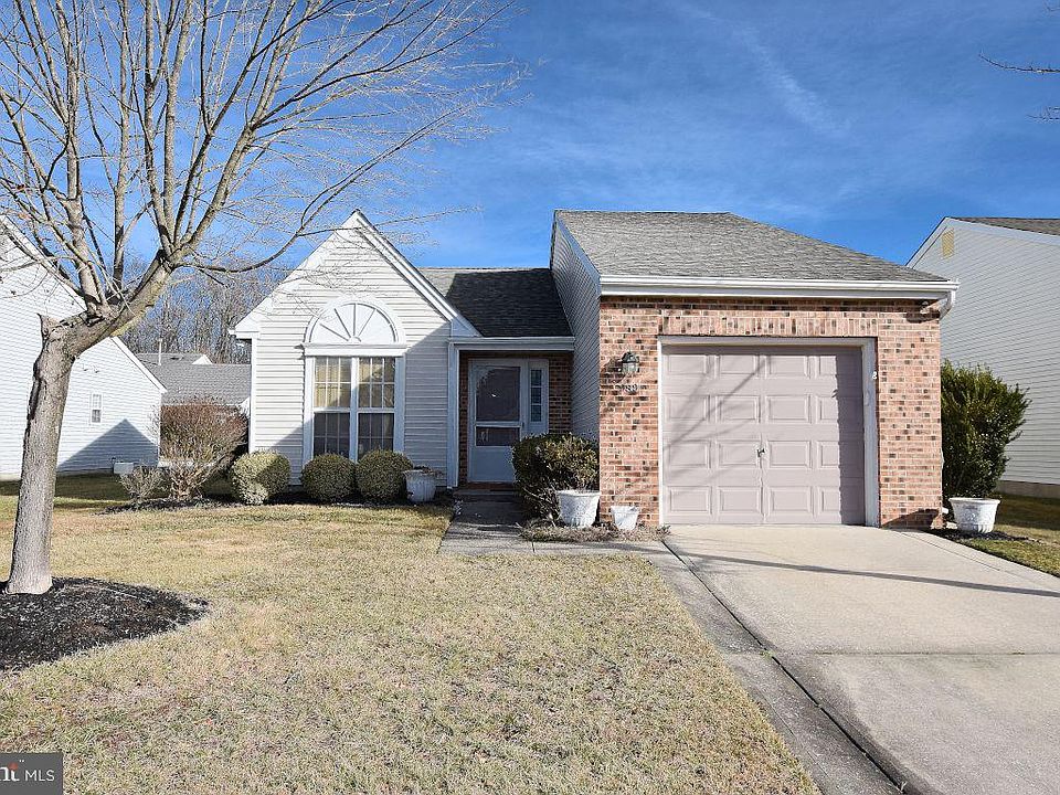 1st image of 989 Larkspur Pl N