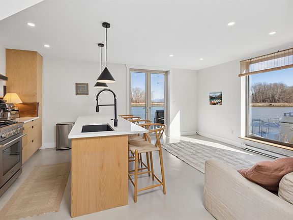 3rd image of 4345 River Rd W