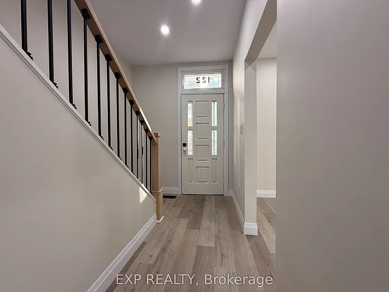 122 Alice St #UPPER — Photo 2