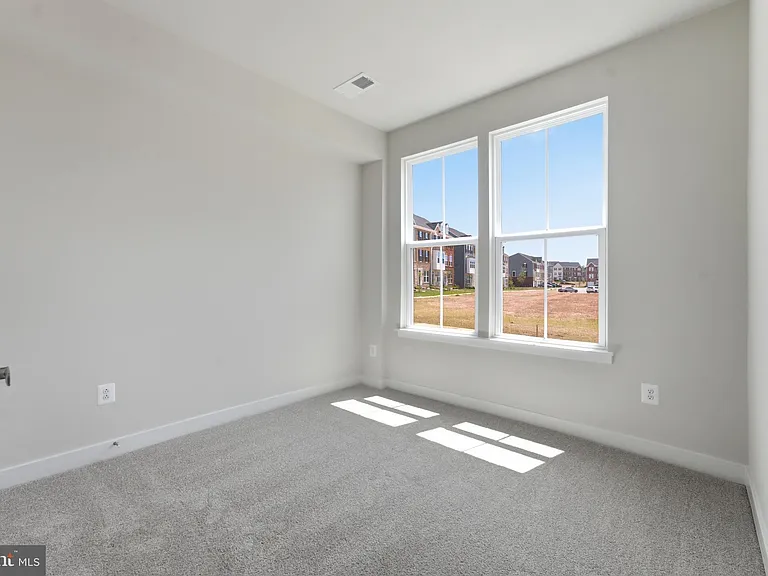 16130 Hyde Park Pl — Photo 29