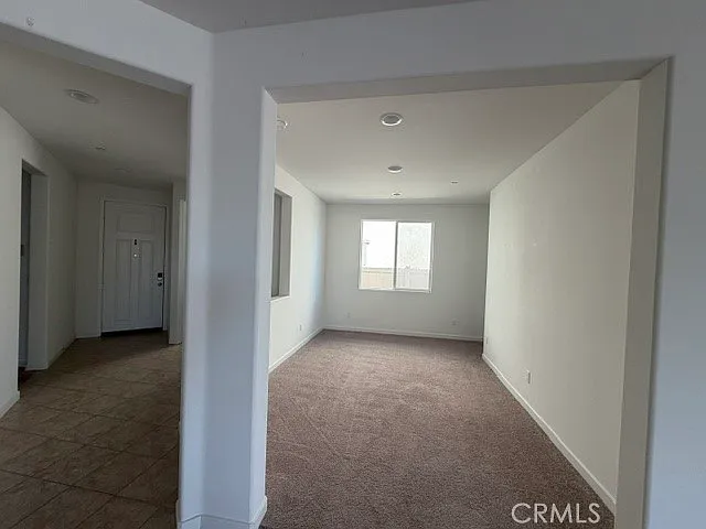3 bed, 2.5 bath, 1902 sqft, $3,400 — Photo 4