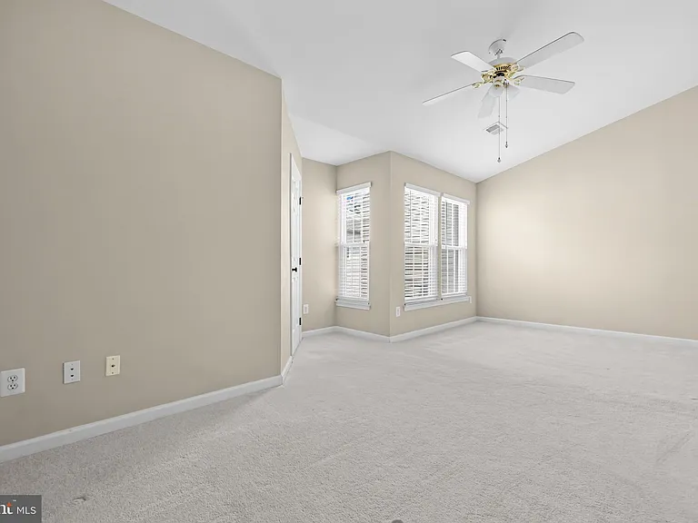 5011 Waple Ln — Photo 44