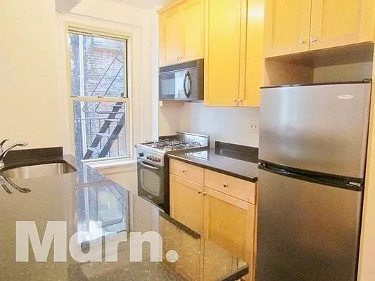 Rented by Mdrn Residential | media 8