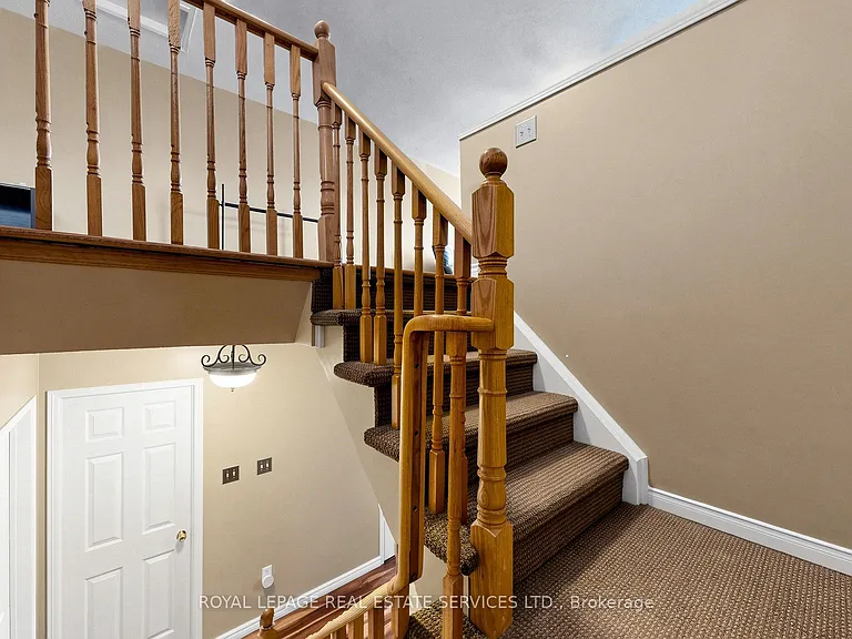 100 Georgian Dr — Photo 31