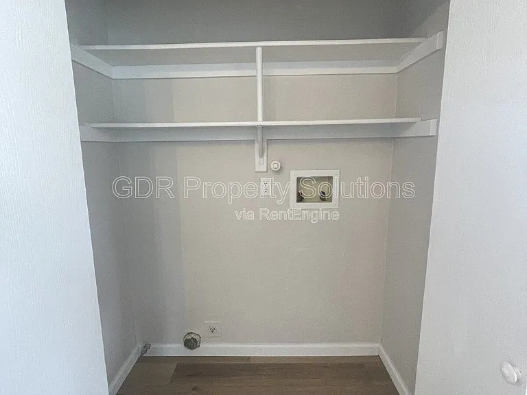 4733 Platinum Dr NE — Photo 32