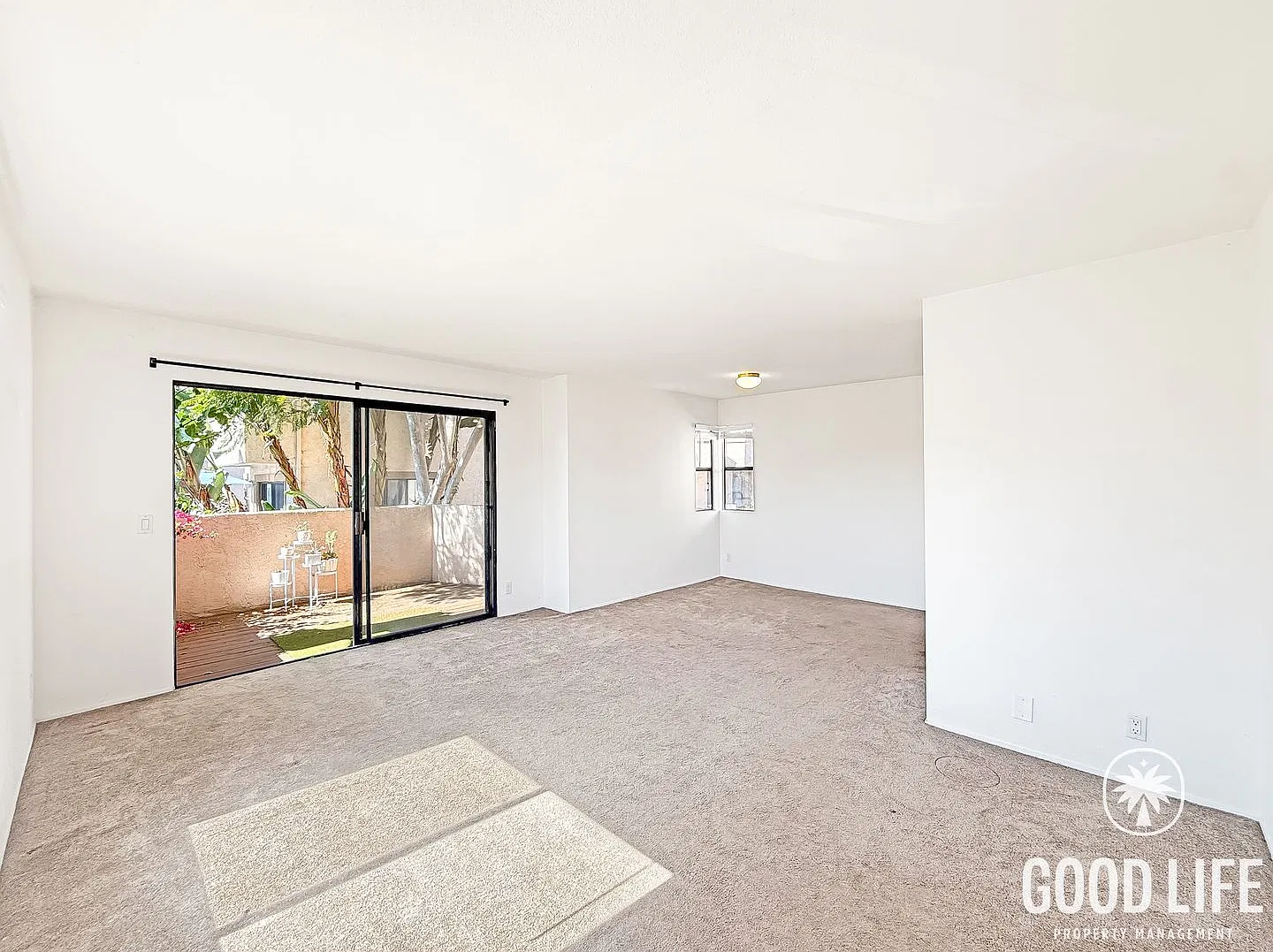 Sd: 2bd/1.5ba Townhome In la Jolla W/ Private Balconies, 2-Car Garage & Community Pool! — Photo 4