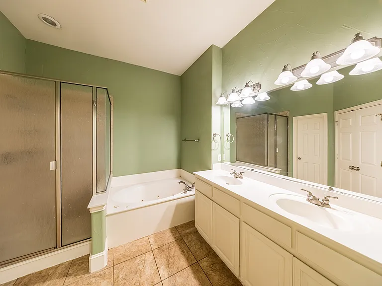 6366 Shadywood Dr — Photo 15