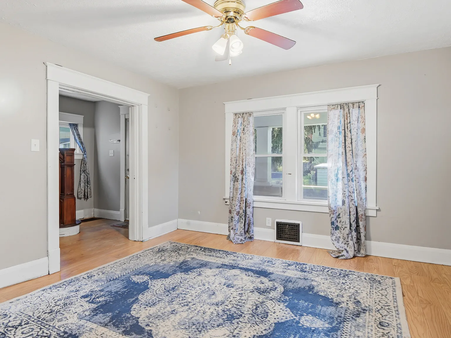 3 bed, $1,200 — Photo 3