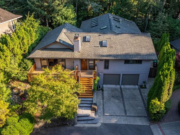 8333 Woodbrook Lane, Mercer Island, WA 98040