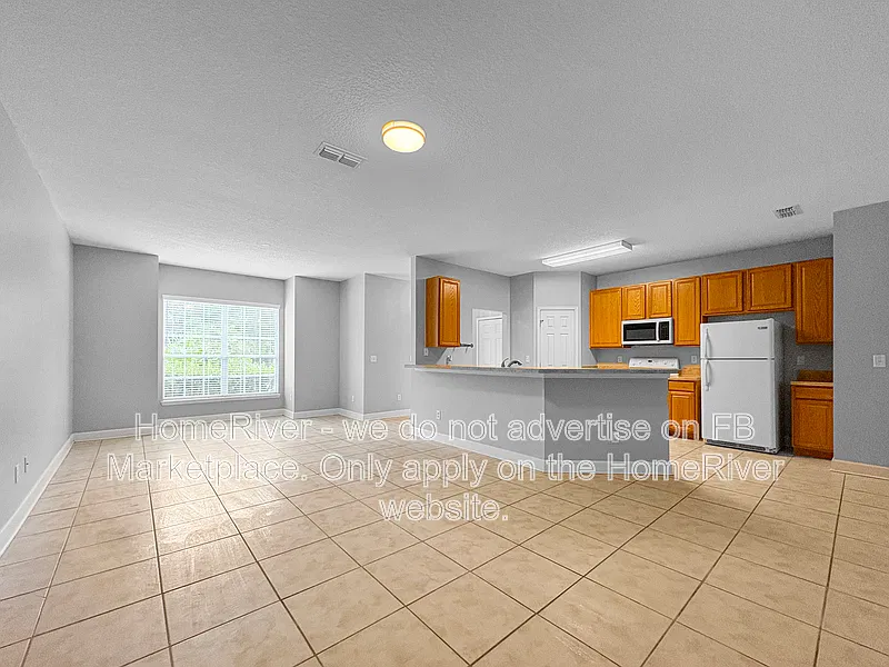 3 bed, 2.5 bath, 1949 sqft, $1,875 — Photo 2
