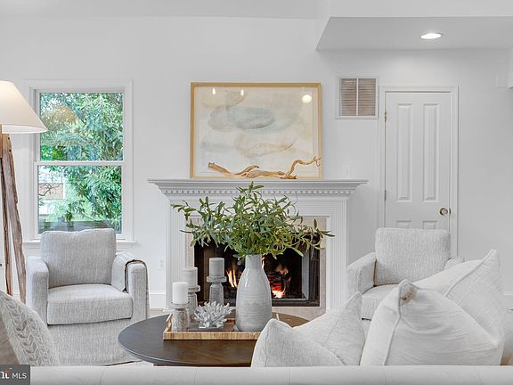 3rd image of 506 Ivy Cir