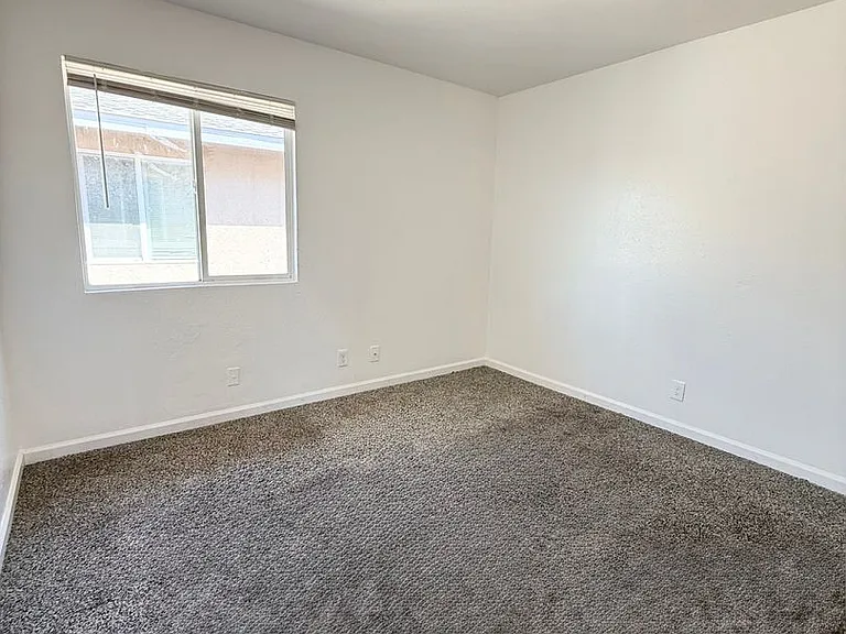 3328 N Marks Ave — Photo 26