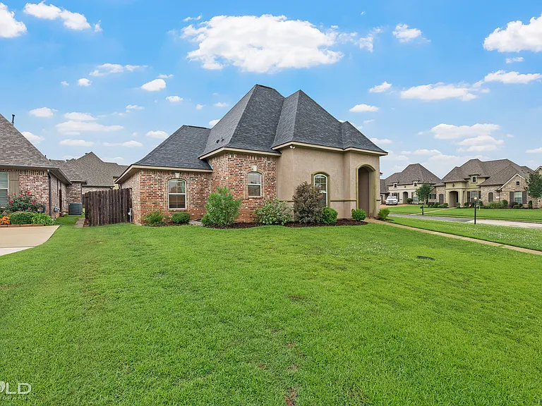 1017 Green Wood Cir — Photo 3