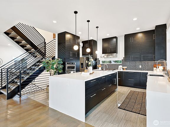 3rd image of 11014 Cornell Avenue S