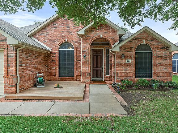 2nd image of 1229 Chinkapin Pl
