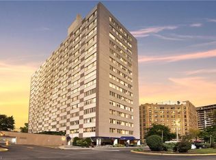 12520 Edgewater Dr APT 301, Lakewood, OH